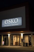 Fachada de la propiedad por la tarde o noche