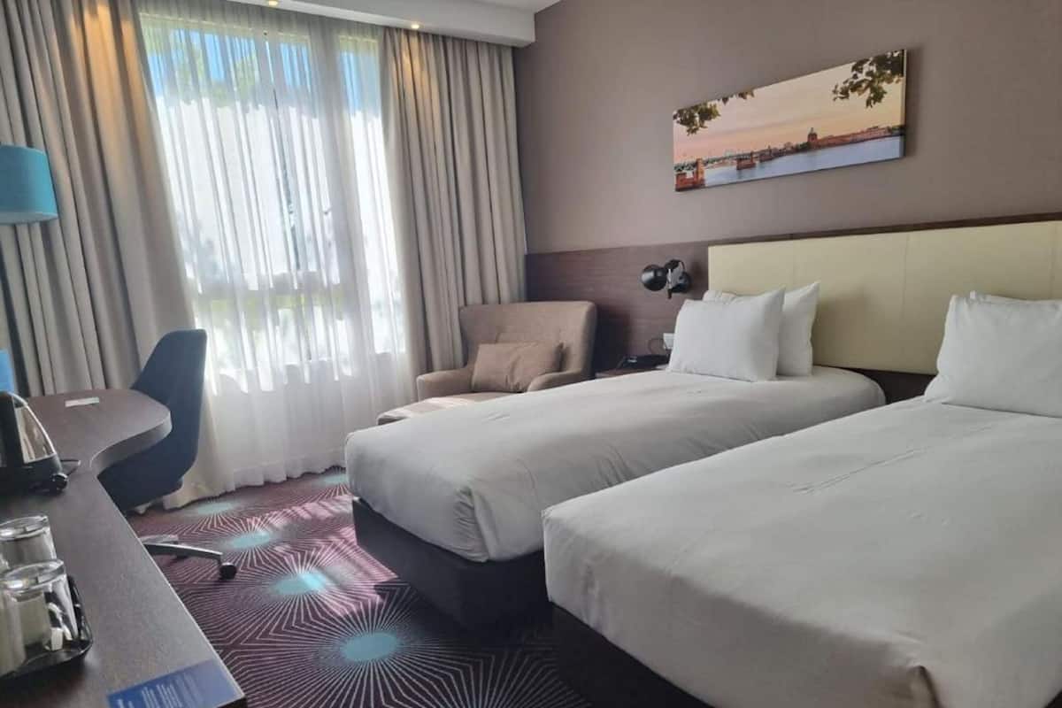 Premium bedding, in-room safe, individually decorated
