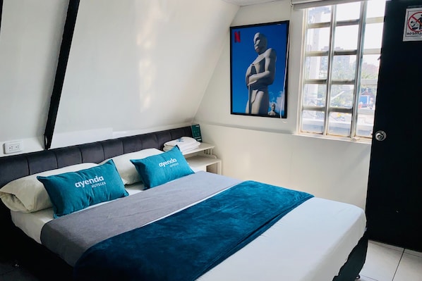 Chambre Triple | Literie hypoallergénique, couette en duvet d'oie, rideaux occultants