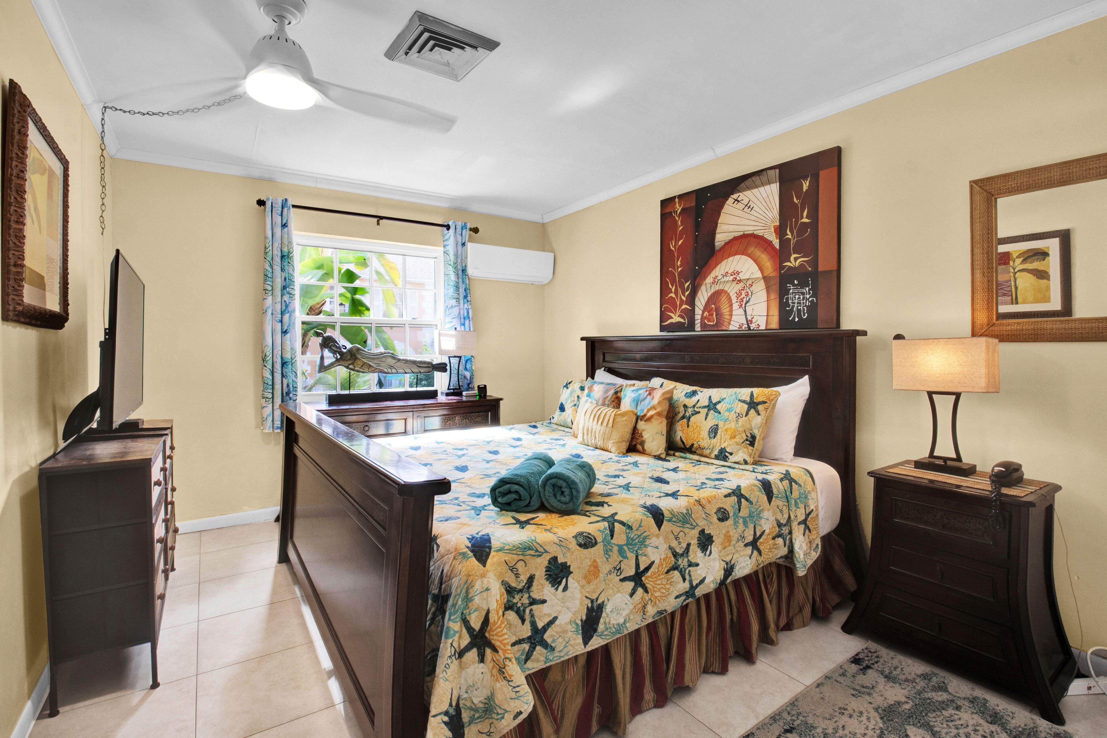 2 Schlafzimmer, hochwertige Bettwaren, Zimmersafe, Schreibtisch