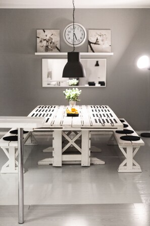 Apartment, 1 Bedroom | In-room dining