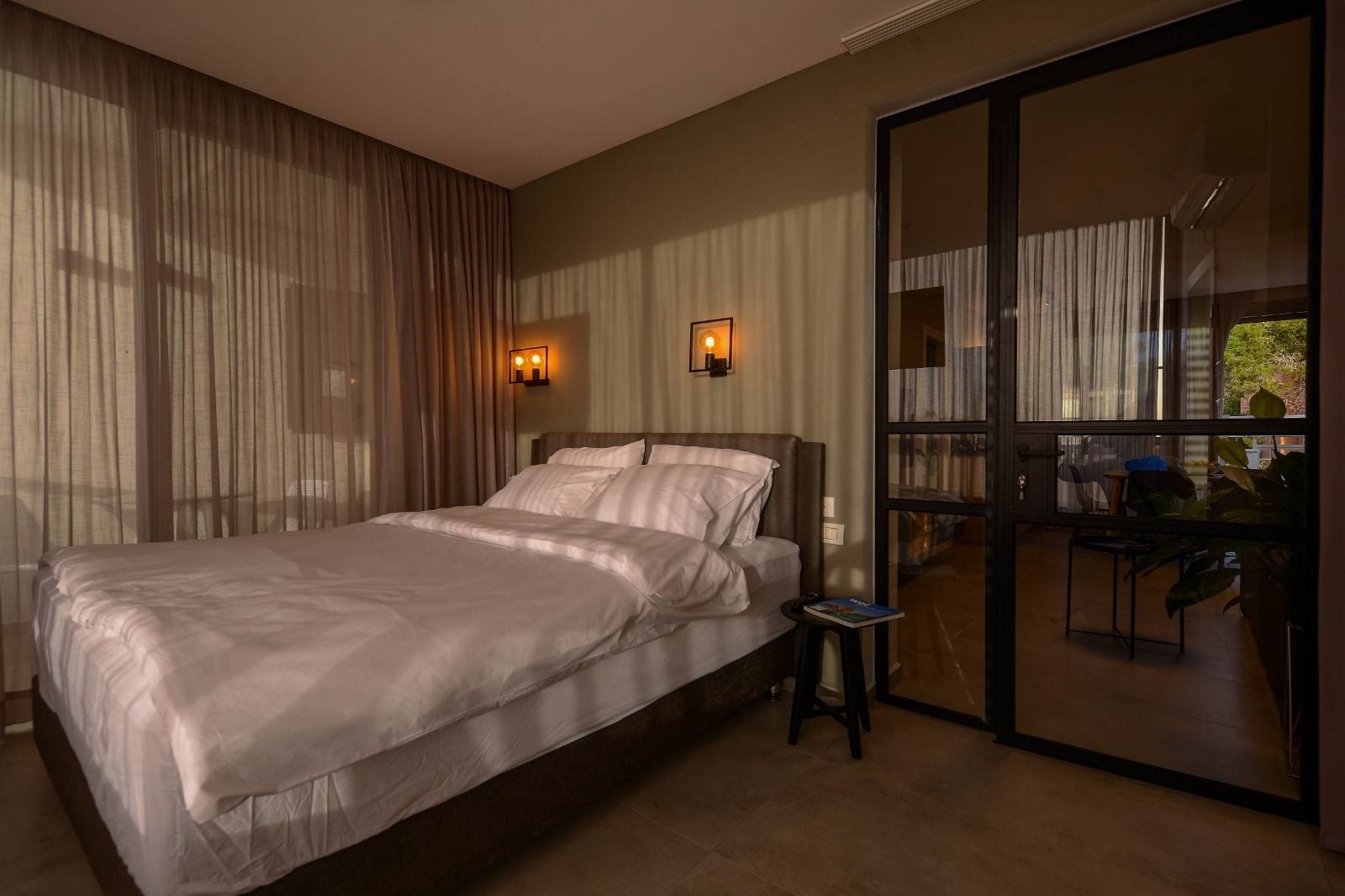 Luxury Penthouse, Sea View | Egyptian cotton sheets, premium bedding, down comforters