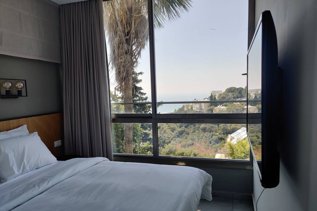 Luxury Apartment, Sea View | Egyptian cotton sheets, premium bedding, down comforters