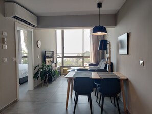 Apartamento de lujo, vistas al mar | Servicio de comidas en la habitación