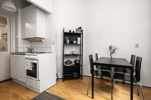 Apartamento | Cozinha privada | Micro-ondas, fogão, cooktop, cafeteira/chaleira
