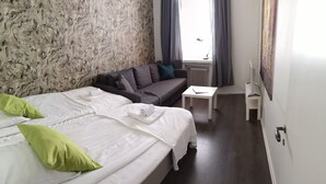 Căn hộ | Bàn, bàn ủi/dụng cụ ủi quần áo, nôi (giường cho trẻ sơ sinh) miễn phí 