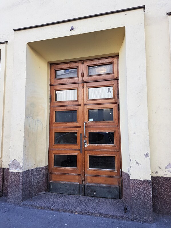 Front of property - Kotimaailma Helsinki Malminkatu 32 (Helsinki)