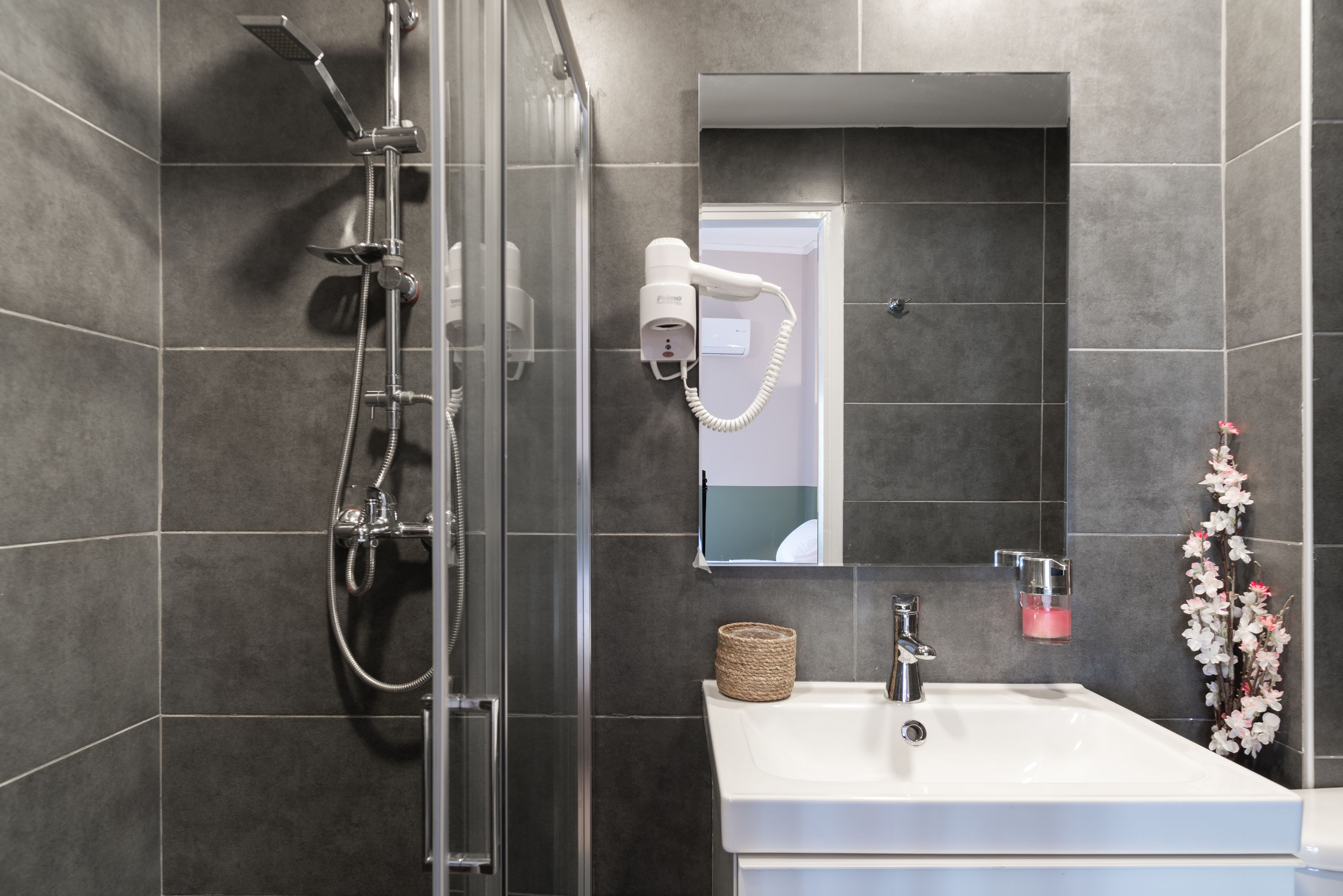 comfort double or twin room, city view | bathroom | shower, rainfall showerhead, free toiletries, hair dryer