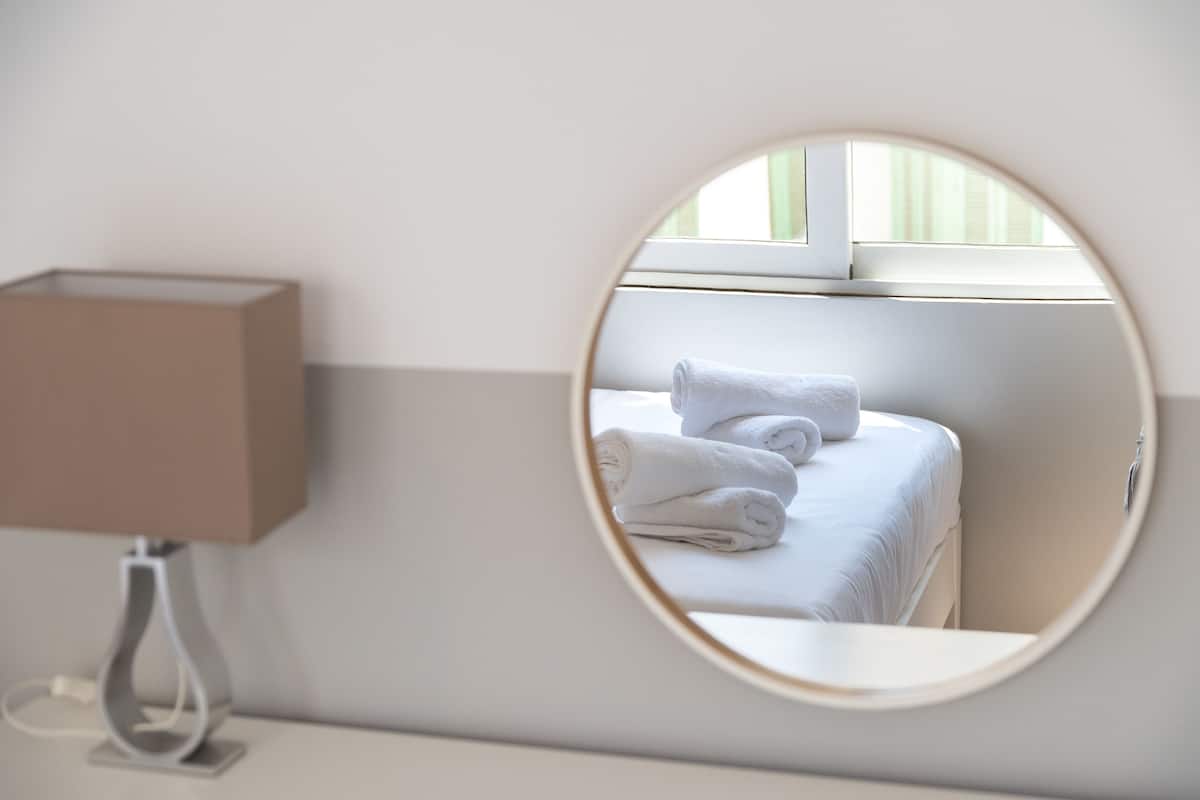 1 bedroom, premium bedding, in-room safe, desk