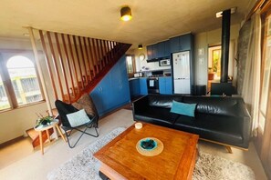Fernseher, Kamin, DVD-Player, Stereoanlage