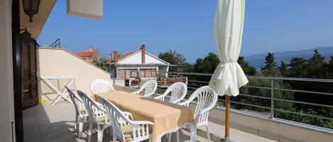 屋外ダイニングエリア