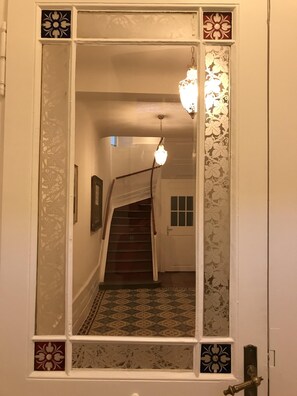 Interior - Modern apartment in a renovated 18th century historic landmark (Rhodt unter Rietburg)