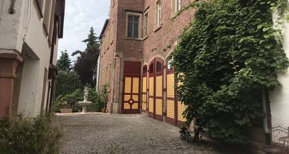 Huoneisto “Vivaldi” terassilla barokkitalossa