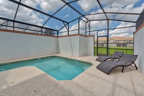 Unclassified image, 4 of 48, button