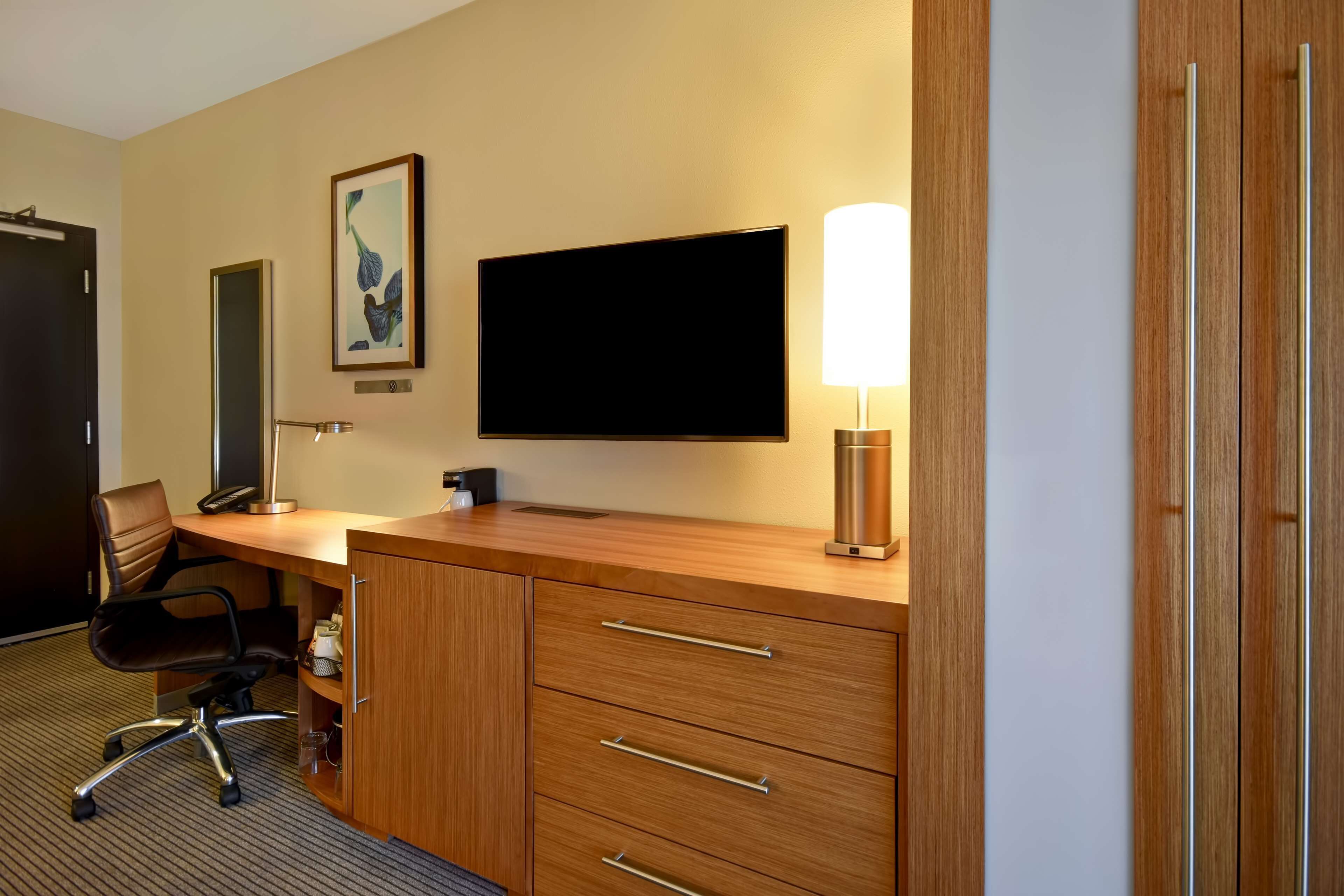 desk, blackout curtains, iron/ironing board, free wifi