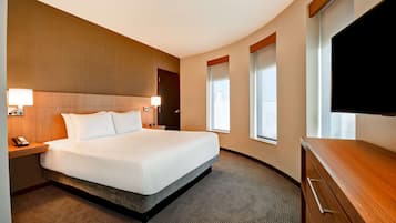 Suite, 1 King Bed with Sofa bed | Desk, blackout drapes, iron/ironing board, free WiFi