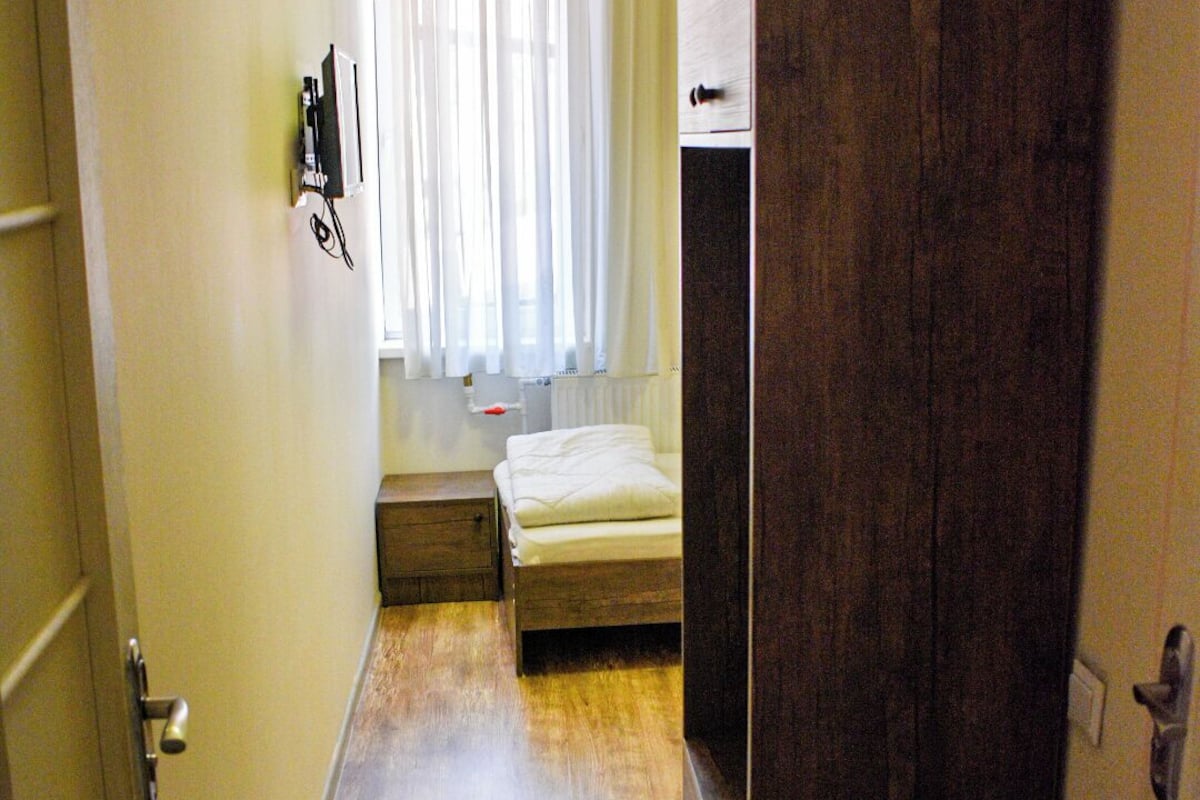 Family Suite | Soundproofing, iron/ironing board, free WiFi, bed sheets