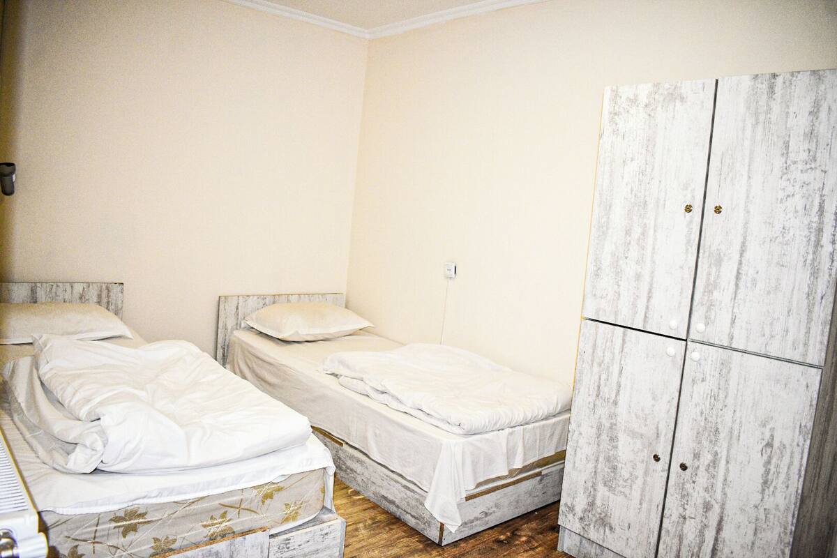 Economy Twin Room, Shared Bathroom | Soundproofing, iron/ironing board, free WiFi, bed sheets