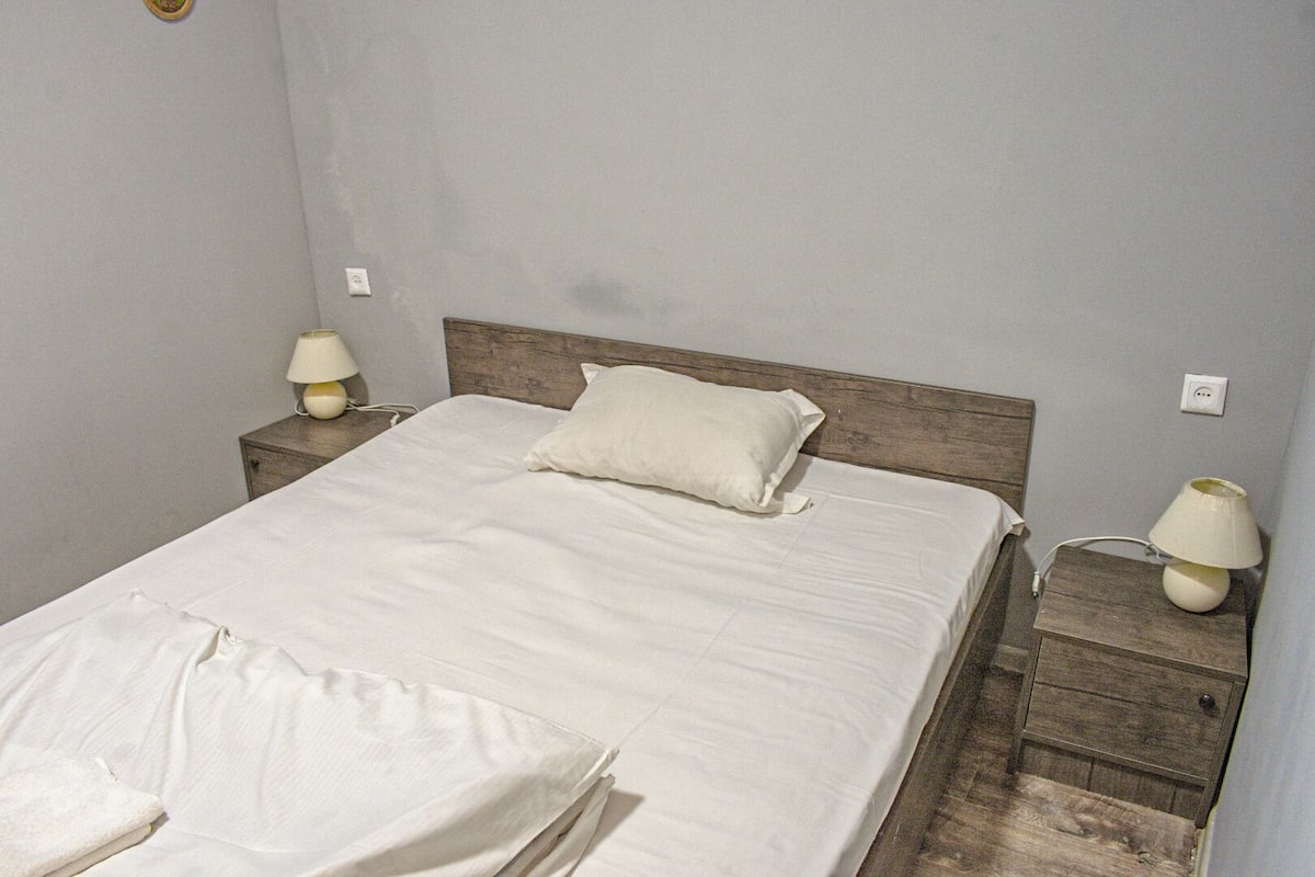 Deluxe Double Room | Soundproofing, iron/ironing board, free WiFi, bed sheets