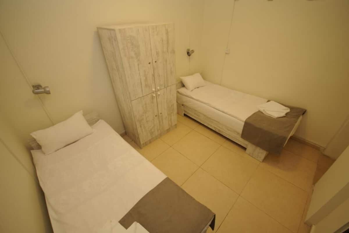 Economy Twin Room | Soundproofing, iron/ironing board, free WiFi, bed sheets