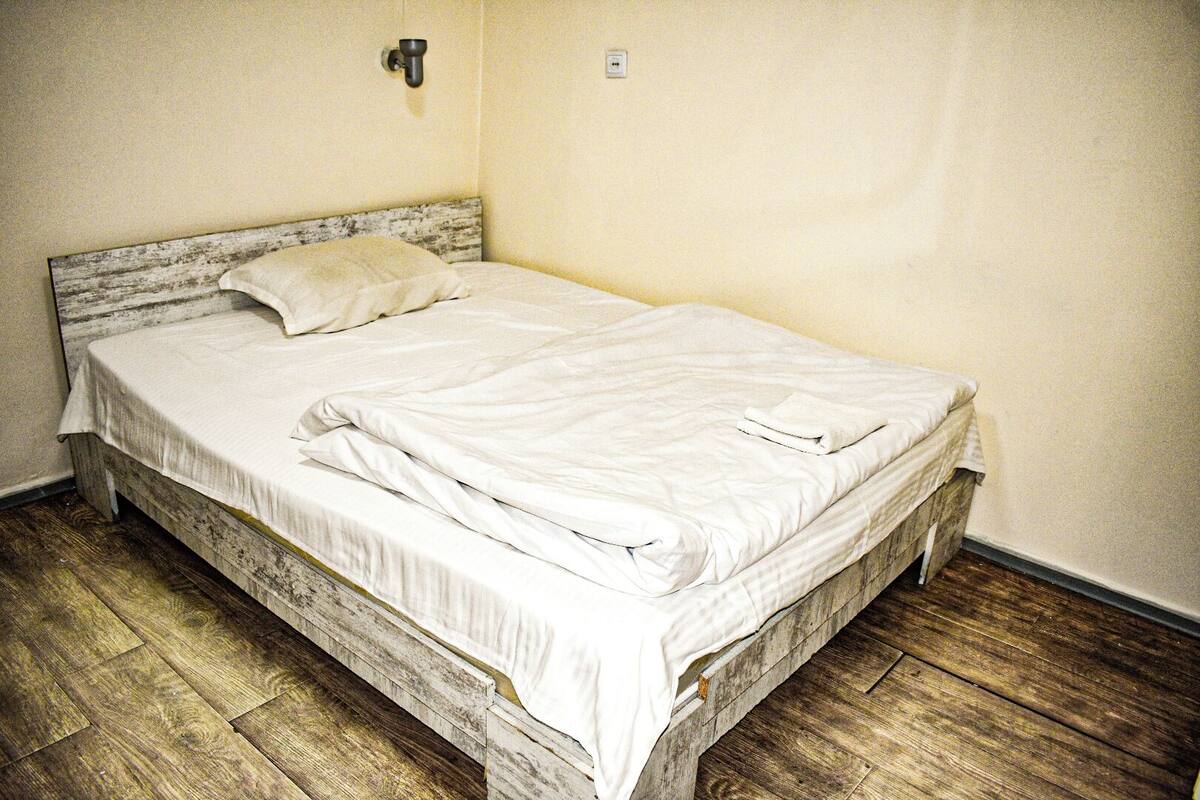 Economy Double Room | Soundproofing, iron/ironing board, free WiFi, bed sheets