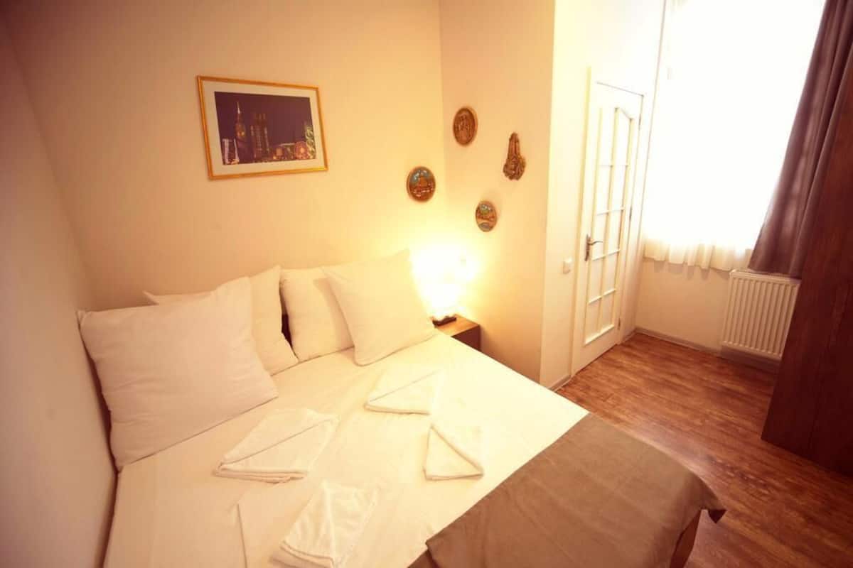Double Room | Soundproofing, iron/ironing board, free WiFi, bed sheets