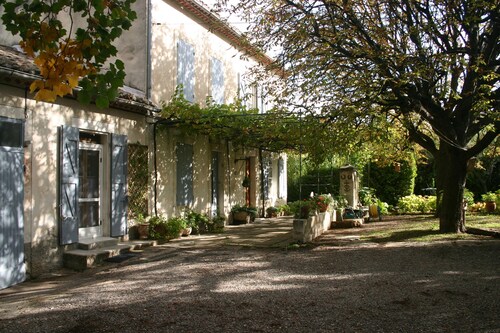 Ruhige Wohnung, renoviert, oberirdischer Pool und 5 Gehminuten von der Altstadt entfernt