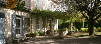 Rustig appartement, gerenoveerd, bovengronds zwembad en op 5 minuten lopen van het oude centrum