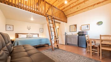 Deluxe Cabin | Living area
