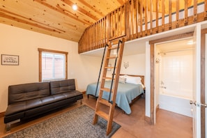 Deluxe Cabin | Living area - Gooseberry Lodges (Hurricane)