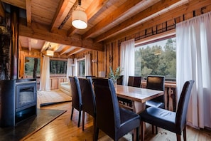 Ferienhütte (8 People) | Essbereich im Zimmer