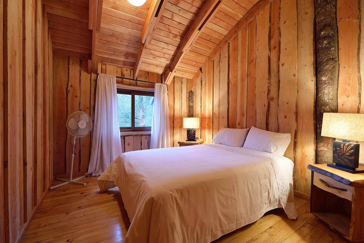 Cabin (8 People) | In-room safe, blackout drapes, iron/ironing board (on request)