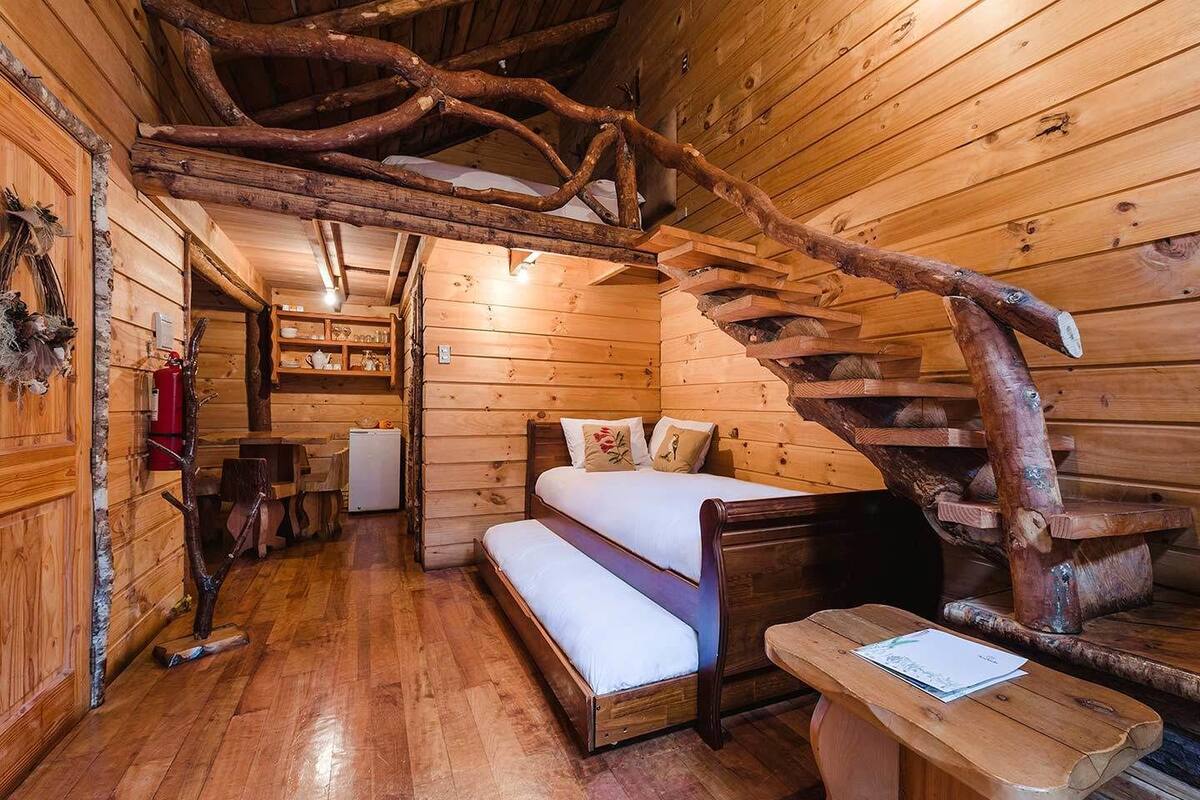 Cabin (2 People) | In-room safe, blackout drapes, iron/ironing board (on request)