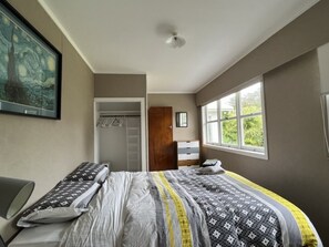 4 Schlafzimmer, Bügeleisen/Bügelbrett, kostenloses WLAN