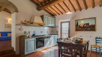 Family Apartment, 2 Bedrooms | Private kitchen