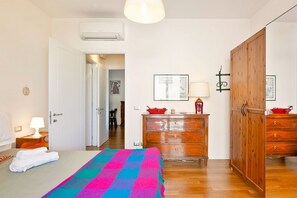 2 bedrooms, iron/ironing board, WiFi