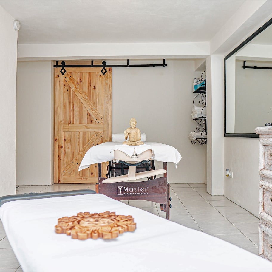 Couples treatment rooms, body treatments, aromatherapy