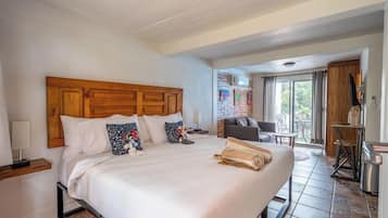 Deluxe Studio Suite, 1 King Bed, Balcony, Courtyard View | Egyptian cotton sheets, premium bedding, down comforters, pillowtop beds