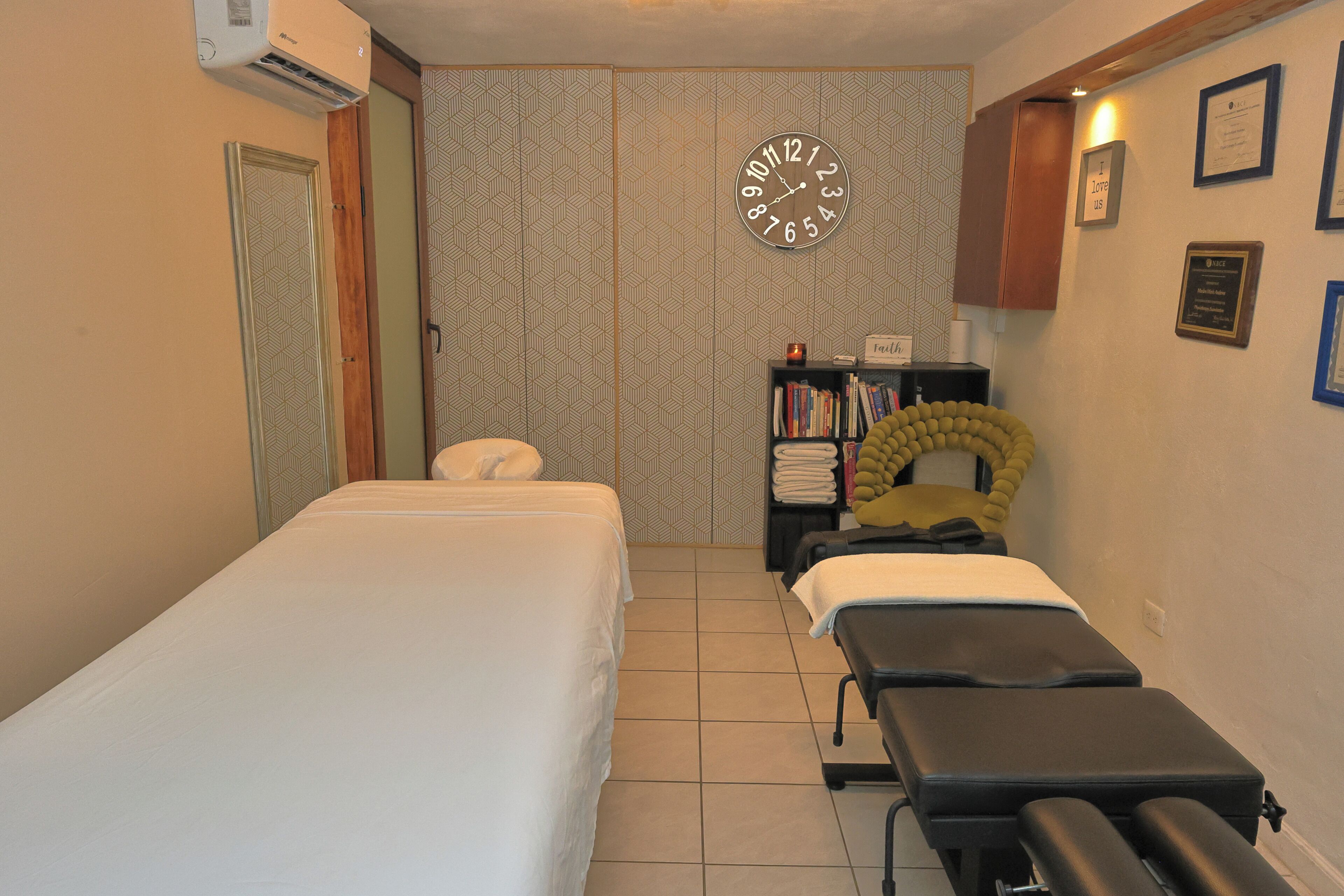 Couples treatment rooms, body treatments, aromatherapy