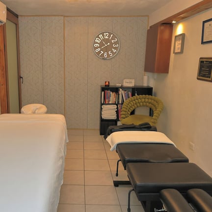 Couples treatment rooms, body treatments, aromatherapy