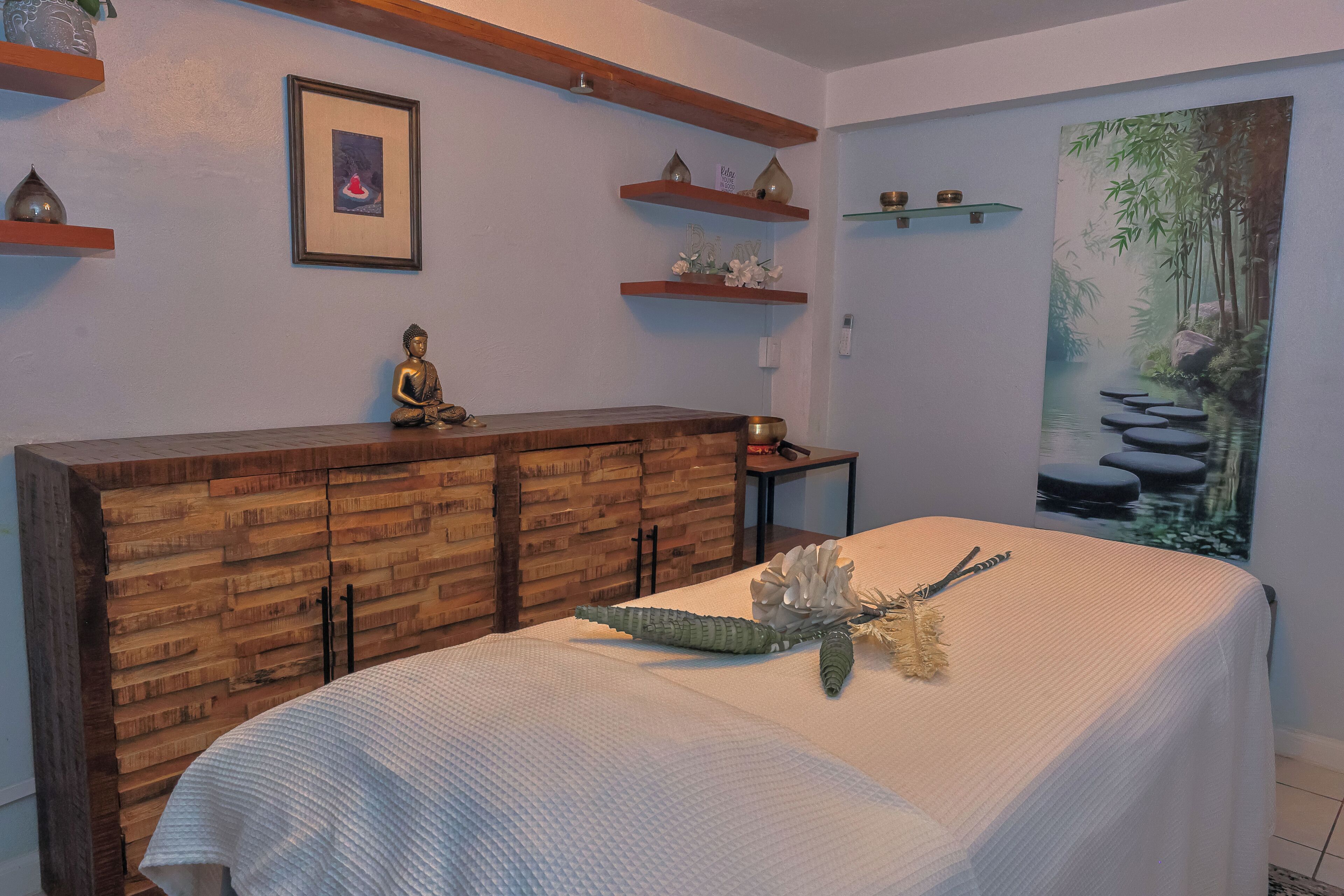 Couples treatment rooms, body treatments, aromatherapy