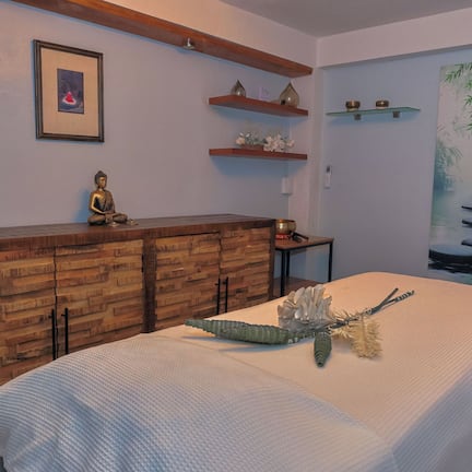 Couples treatment rooms, body treatments, aromatherapy