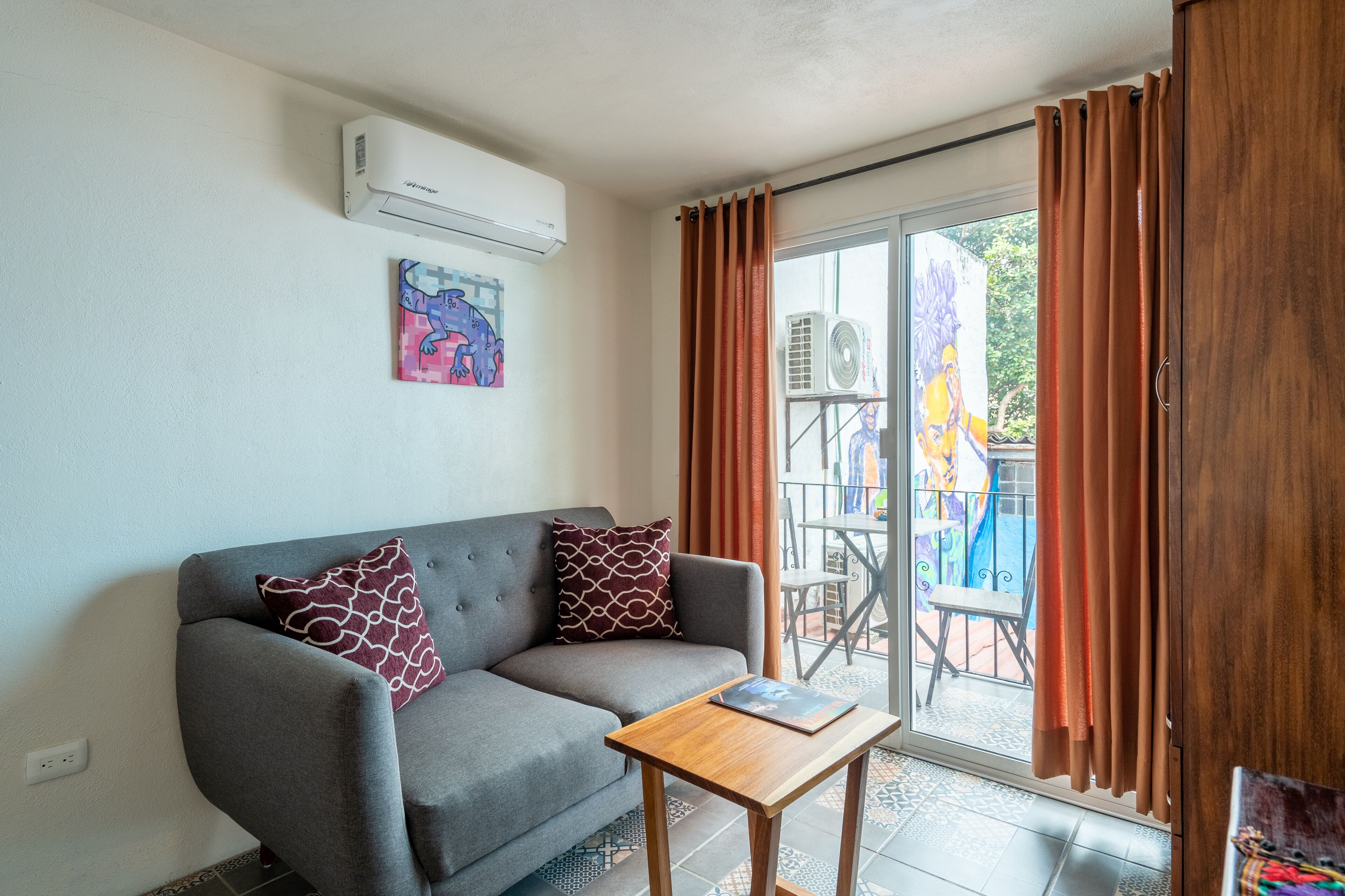 Deluxe Studio Suite, 1 King Bed | Egyptian cotton sheets, premium bedding, down comforters, pillowtop beds