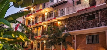 Konaklama yerinin ön cephesi