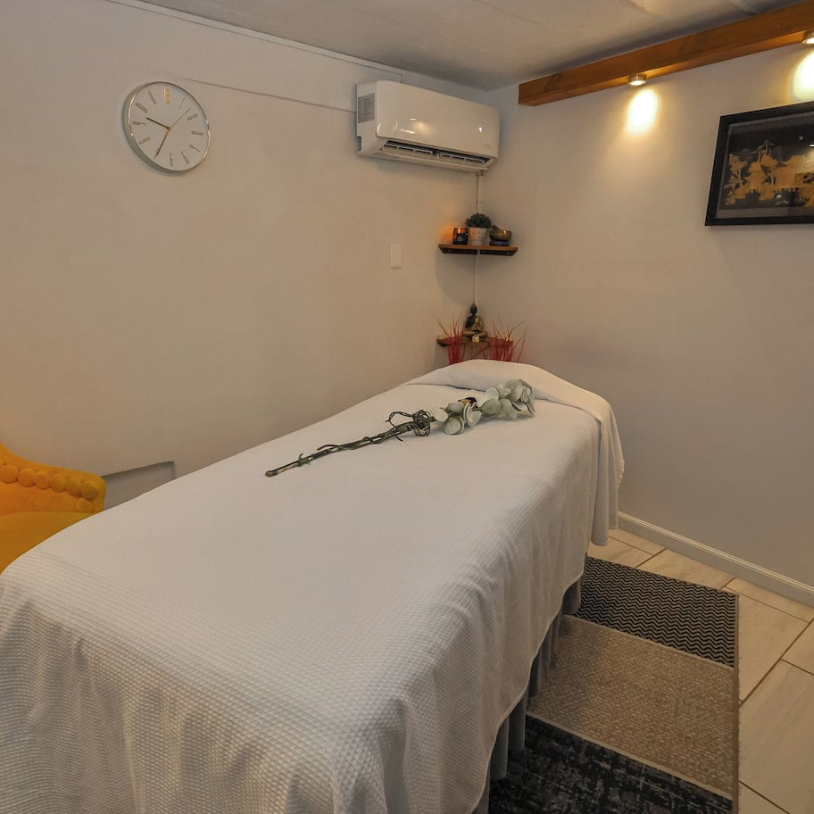 Couples treatment rooms, body treatments, aromatherapy