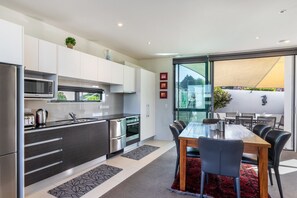 Fridge, microwave, oven, stovetop - 32/14 Norman Smith, Taupo (Taupo)