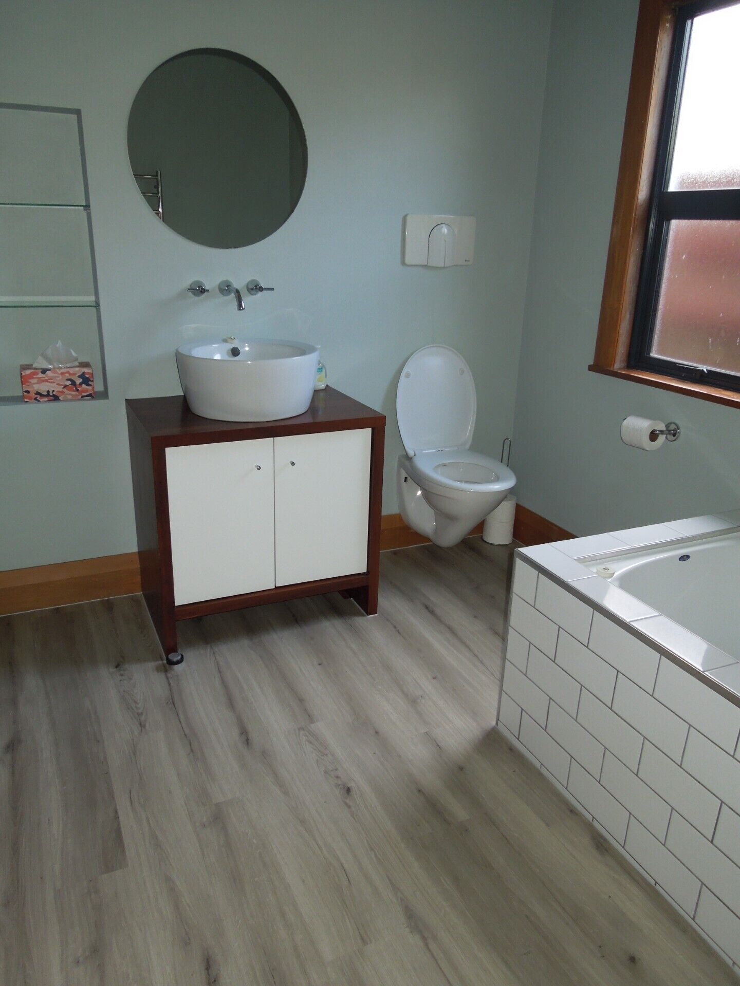 Badewanne, Haartrockner, Handtücher, Seife