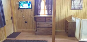 Bungalow Tradizionale | Area soggiorno | TV LED 32 pollici con canali via cavo, TV