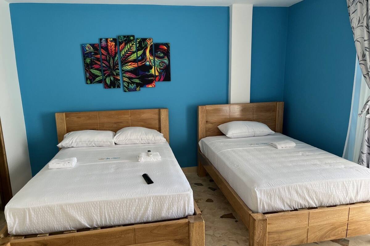 Eenvoudige kamer | Een minibar, verduisterende gordijnen, individueel gedecoreerd