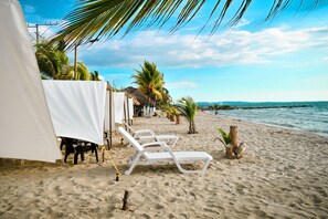 Beach nearby - Aparta Hotel Isla Magica (Coveñas)